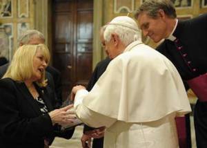 gail-presents-to-pope-1